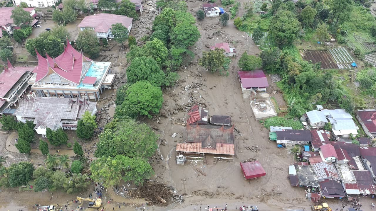 Foto kejadian banjir terkini di Arosuka